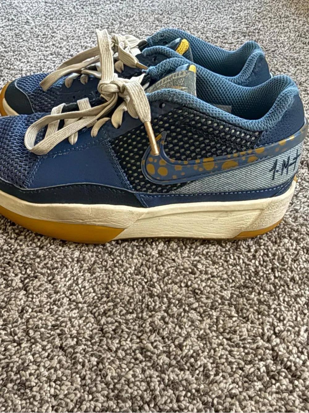 Youth Boys Ja Morant Nike Basketball Shoes size 2.5 Y